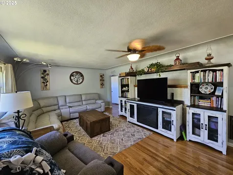 1899 Linnell Avenue Roseburg OR 97471