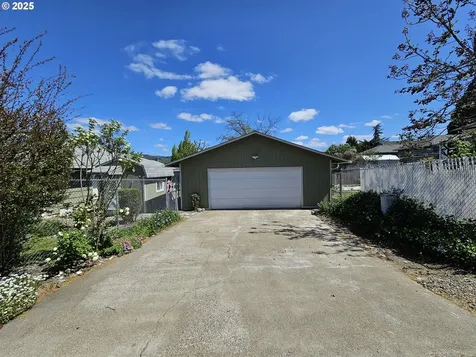 1899 Linnell Avenue Roseburg OR 97471
