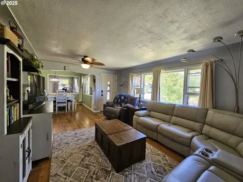 1899 Linnell Avenue Roseburg OR 97471