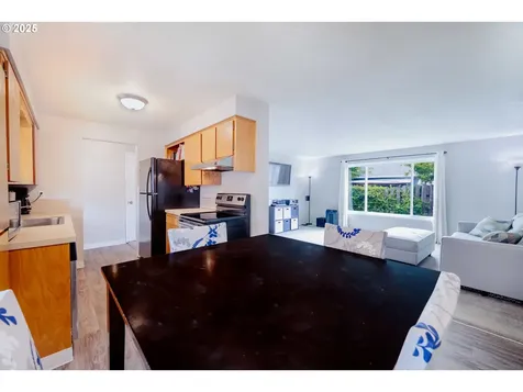 935 Genie Street SE Salem OR 97306