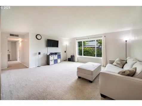 935 Genie Street SE Salem OR 97306