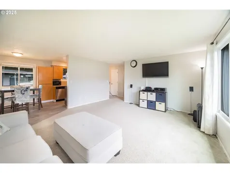935 Genie Street SE Salem OR 97306