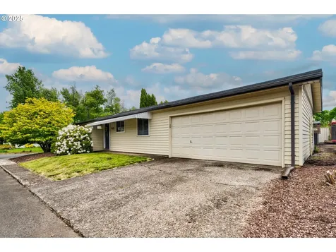 935 Genie Street SE Salem OR 97306