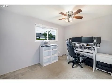 935 Genie Street SE Salem OR 97306