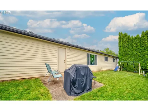 935 Genie Street SE Salem OR 97306