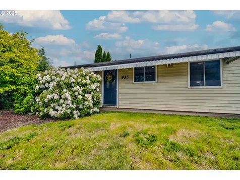 935 Genie Street SE Salem OR 97306