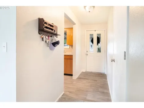 935 Genie Street SE Salem OR 97306