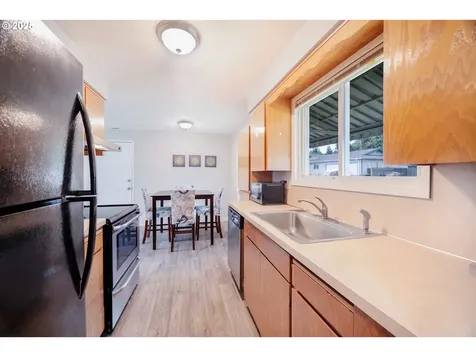935 Genie Street SE Salem OR 97306