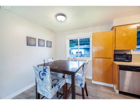 935 Genie Street SE Salem OR 97306