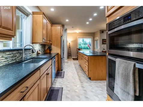 4300 Kahoe Drive Hood River OR 97031