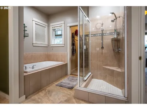 4300 Kahoe Drive Hood River OR 97031