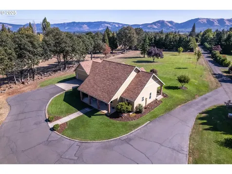 4300 Kahoe Drive Hood River OR 97031