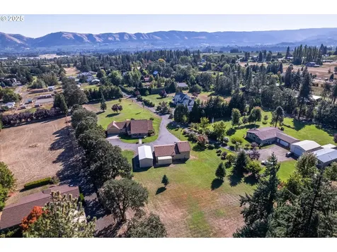 4300 Kahoe Drive Hood River OR 97031