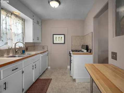 624 NE Edison Street Hillsboro OR 97124