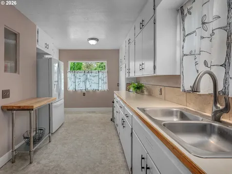 624 NE Edison Street Hillsboro OR 97124
