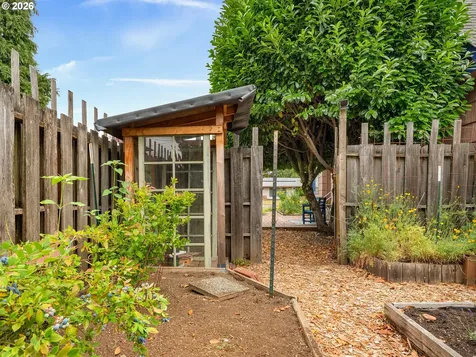 624 NE Edison Street Hillsboro OR 97124