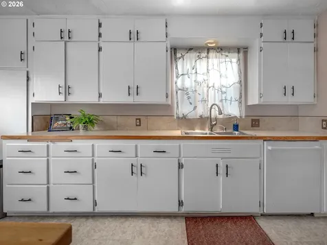 624 NE Edison Street Hillsboro OR 97124