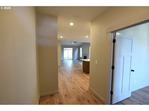 871 Oakleaf Way Silverton OR 97381
