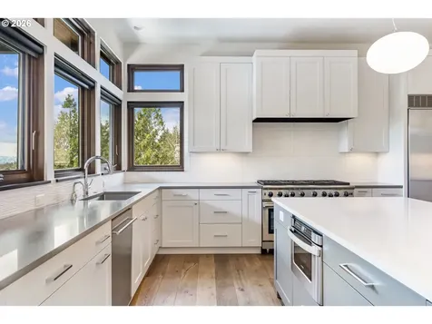 8718 NW Terraceview Court Portland OR 97229