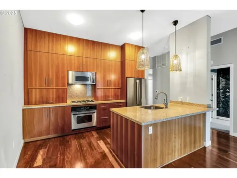 922 NW 11th Avenue Portland OR 97209