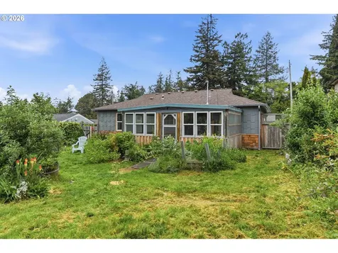 1729 Cottonwood Avenue Coos Bay OR 97420