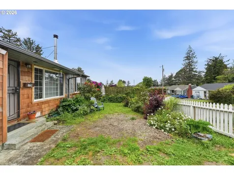 1729 Cottonwood Avenue Coos Bay OR 97420