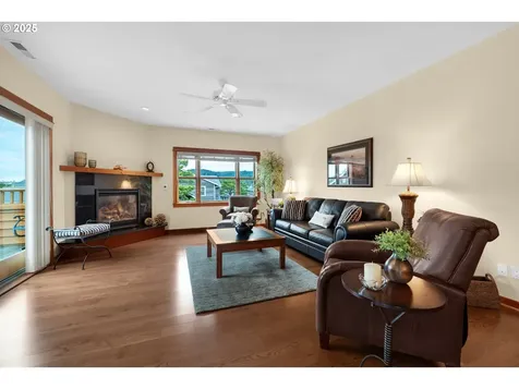 123 S Hemlock Street Cannon Beach OR 97110