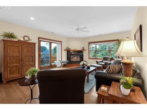 123 S Hemlock Street Cannon Beach OR 97110