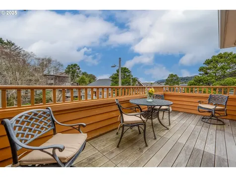 123 S Hemlock Street Cannon Beach OR 97110