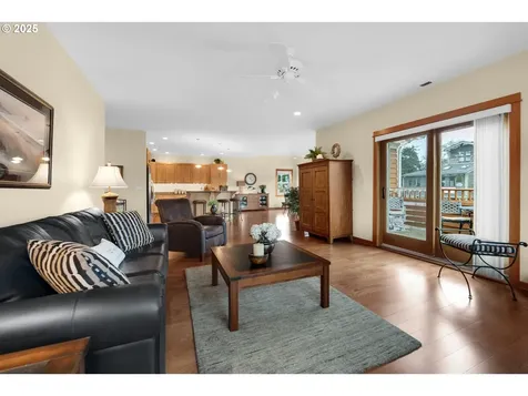 123 S Hemlock Street Cannon Beach OR 97110