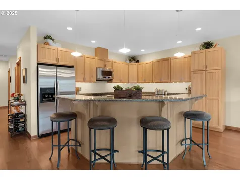 123 S Hemlock Street Cannon Beach OR 97110