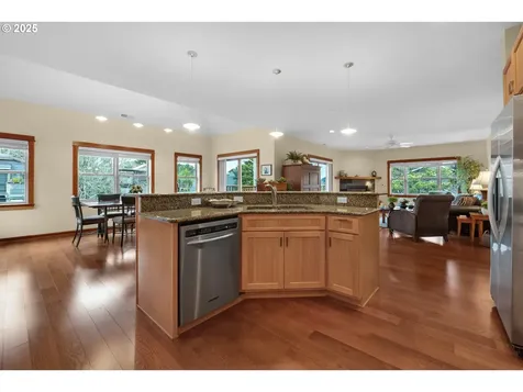 123 S Hemlock Street Cannon Beach OR 97110