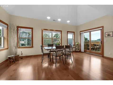 123 S Hemlock Street Cannon Beach OR 97110