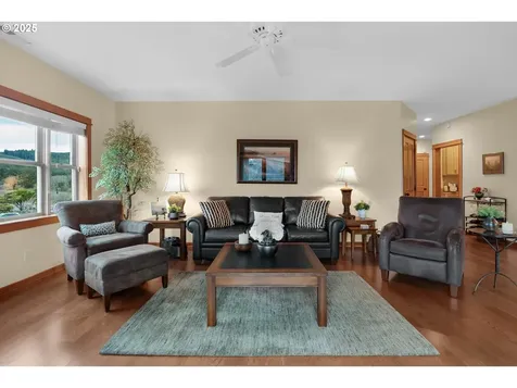 123 S Hemlock Street Cannon Beach OR 97110