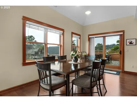 123 S Hemlock Street Cannon Beach OR 97110