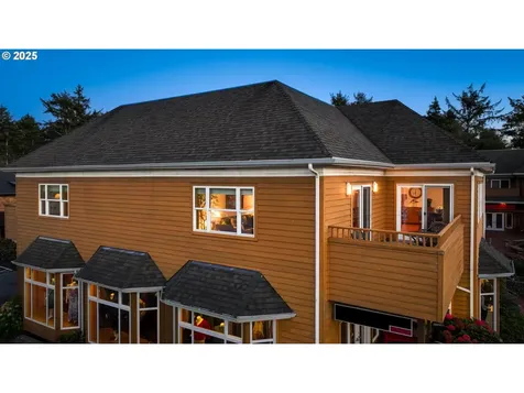 123 S Hemlock Street Cannon Beach OR 97110