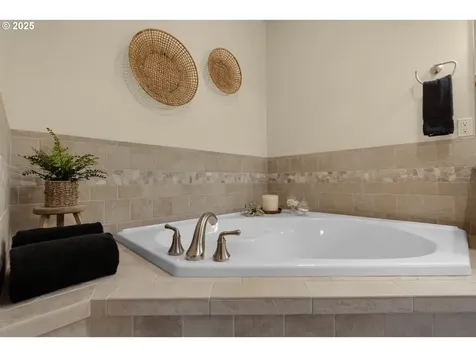 123 S Hemlock Street Cannon Beach OR 97110