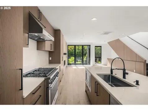 1845 NW 28th Avenue Portland OR 97210
