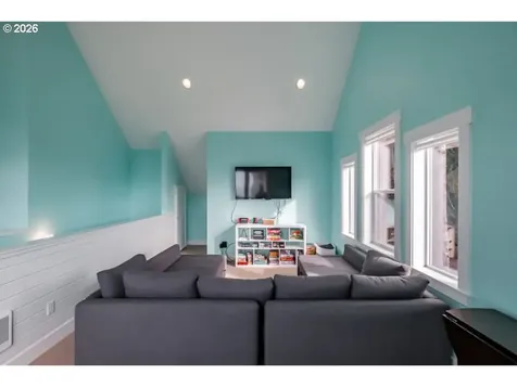 2442 SW Dune Avenue Lincoln City OR 97367
