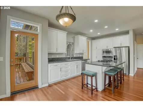 9583 NW Randall Lane Portland OR 97229