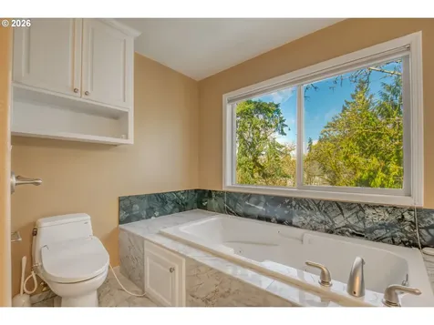 9583 NW Randall Lane Portland OR 97229