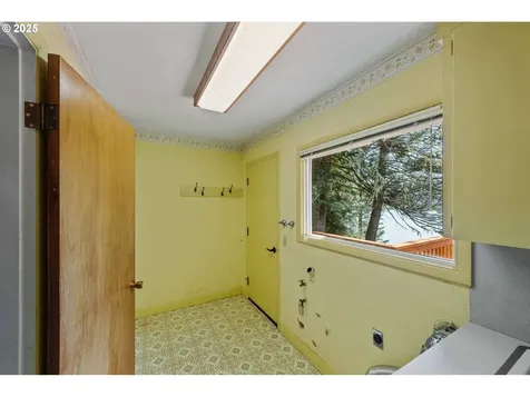 67182 W Westview Road North Bend OR 97459