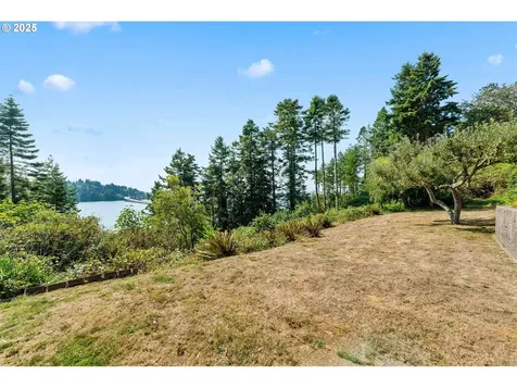 67182 W Westview Road North Bend OR 97459