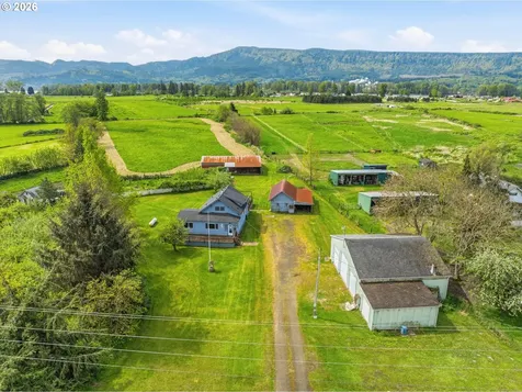 77 S Welcome Slough Road Cathlamet WA 98612