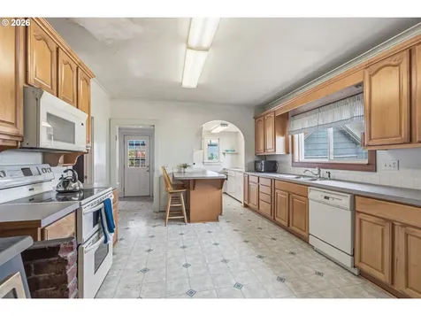 77 S Welcome Slough Road Cathlamet WA 98612