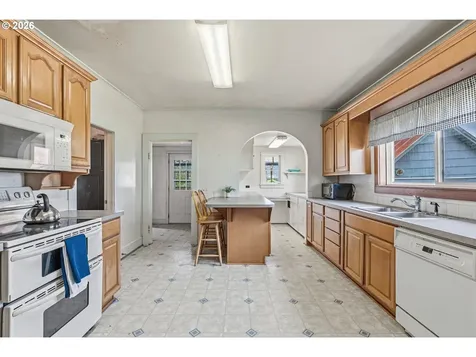 77 S Welcome Slough Road Cathlamet WA 98612