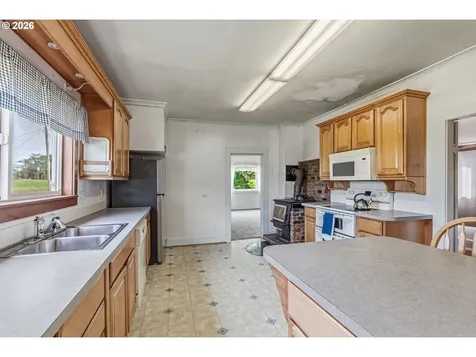 77 S Welcome Slough Road Cathlamet WA 98612