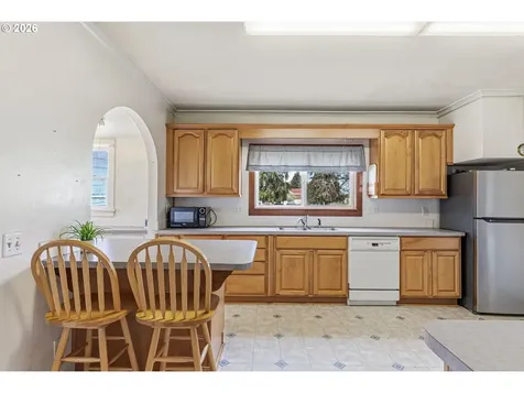 77 S Welcome Slough Road Cathlamet WA 98612