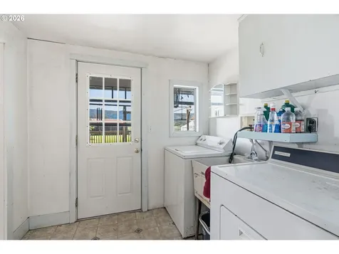 77 S Welcome Slough Road Cathlamet WA 98612