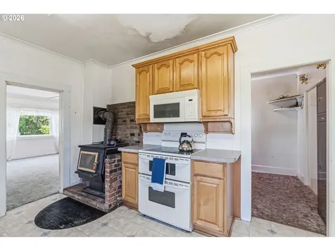 77 S Welcome Slough Road Cathlamet WA 98612